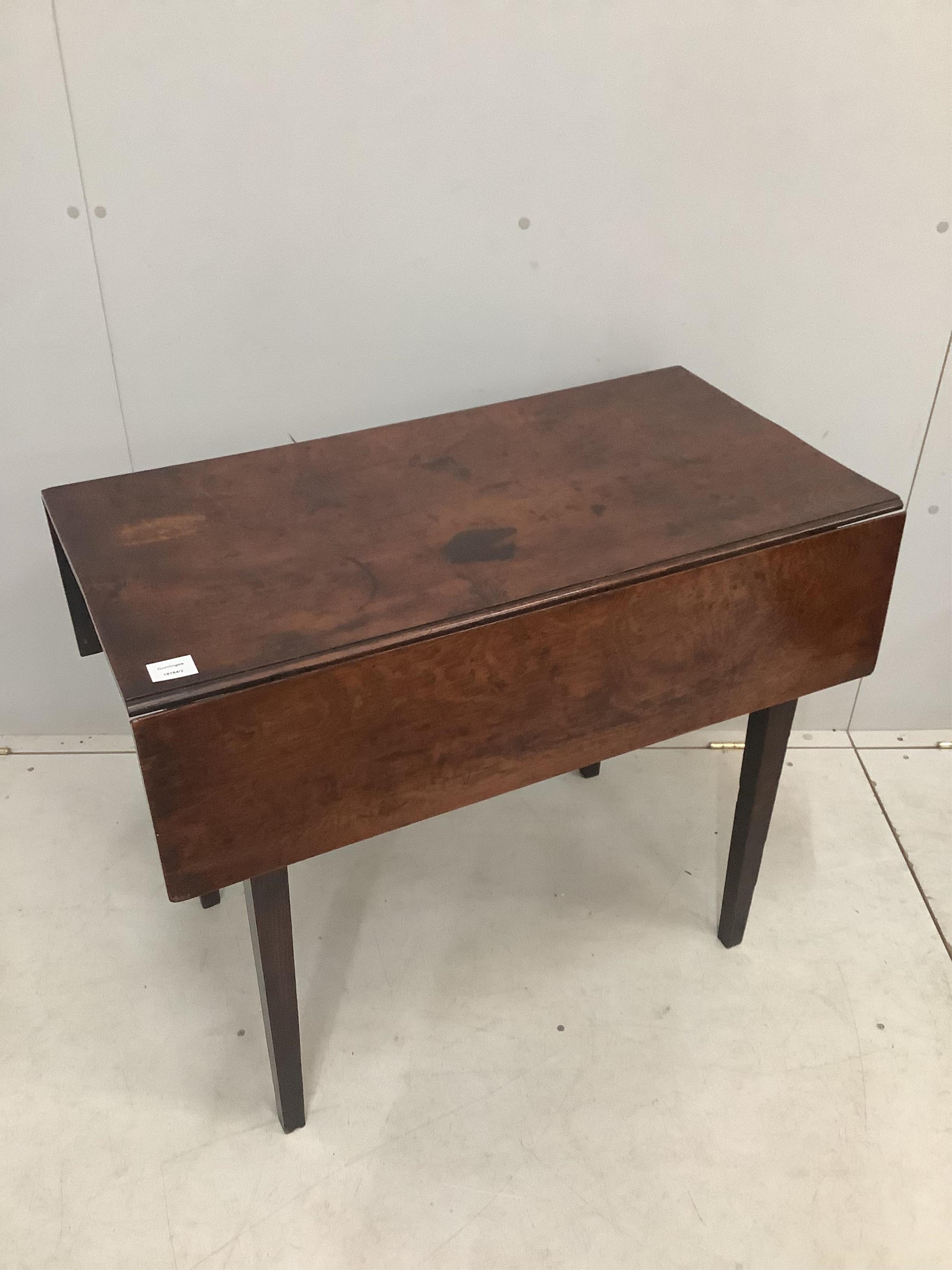 An 18th century Provincial oak drop leaf table, width 87cm, depth 46cm, height 72cm